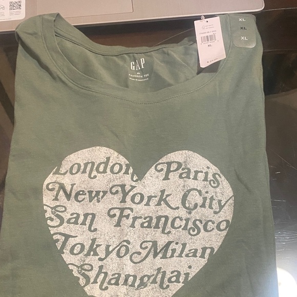 GAP Olive Heart Graphic Tee - Picture 1 of 1